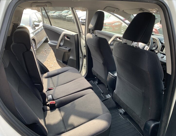 Toyota RAV4 SUV / Terénní 2,2 l 110 kw