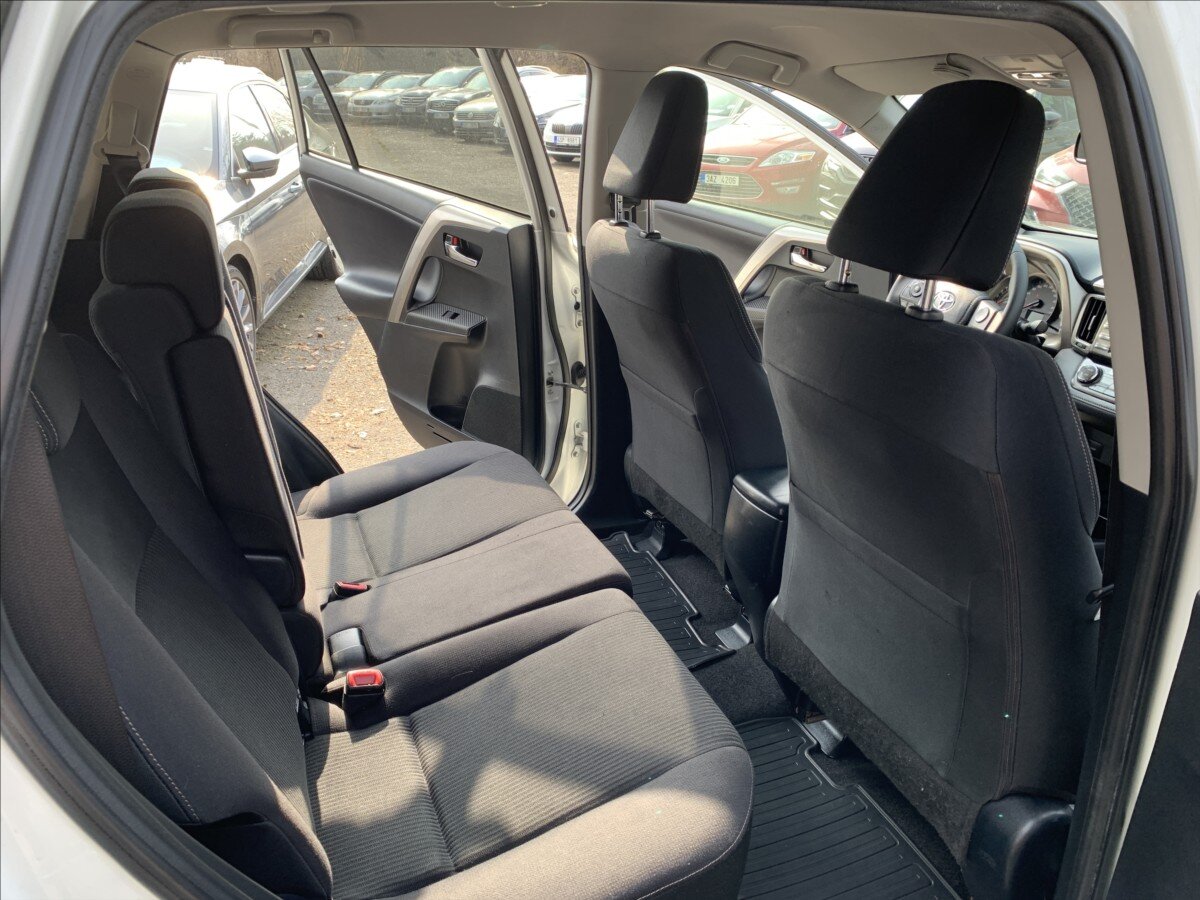 Toyota RAV4 SUV / Terénní 2,2 l 110 kw