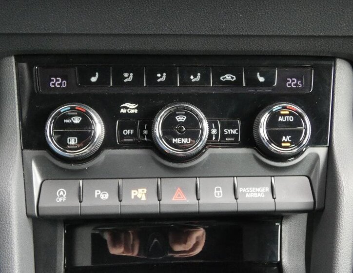 Škoda Karoq SUV / Terénní 1,5 l 110 kw