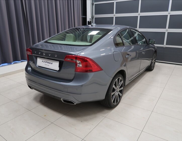 Volvo S60 Sedan / Limuzína 2,0 l 140 kw