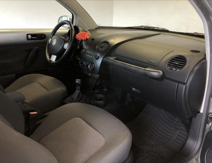 Volkswagen New Beetle 11