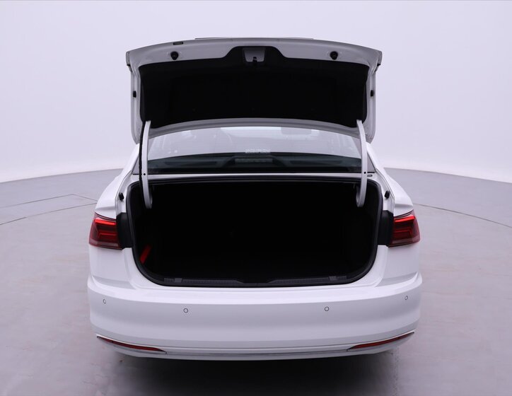 Volkswagen Bora Sedan / Limuzína 0,0 100 kw