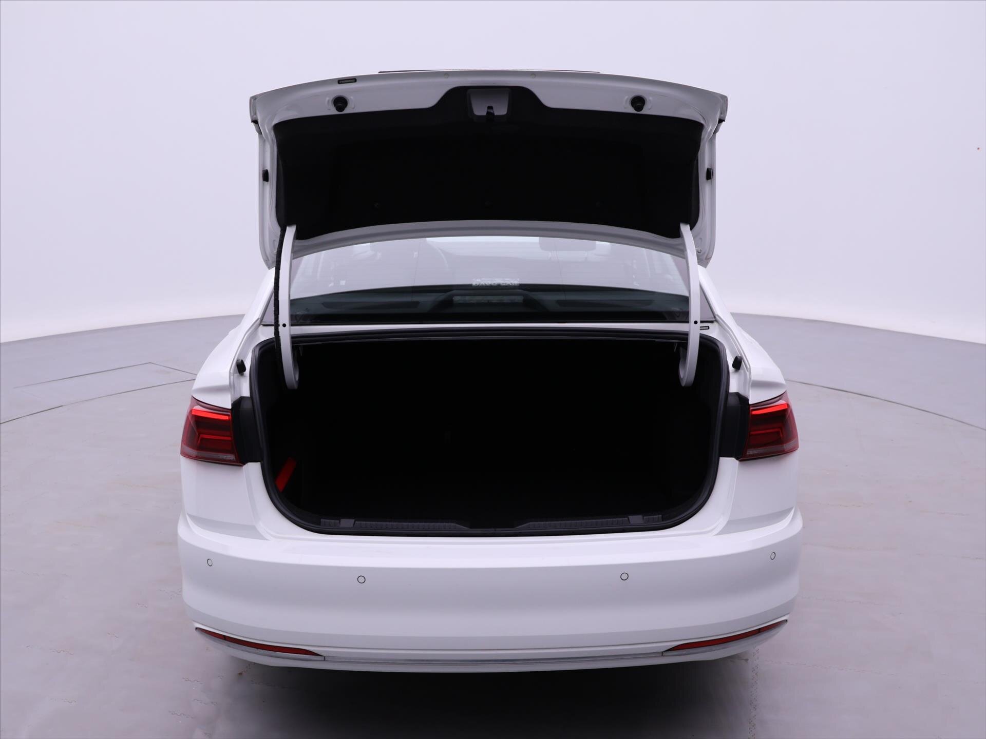 Volkswagen Bora Sedan / Limuzína 0,0 100 kw