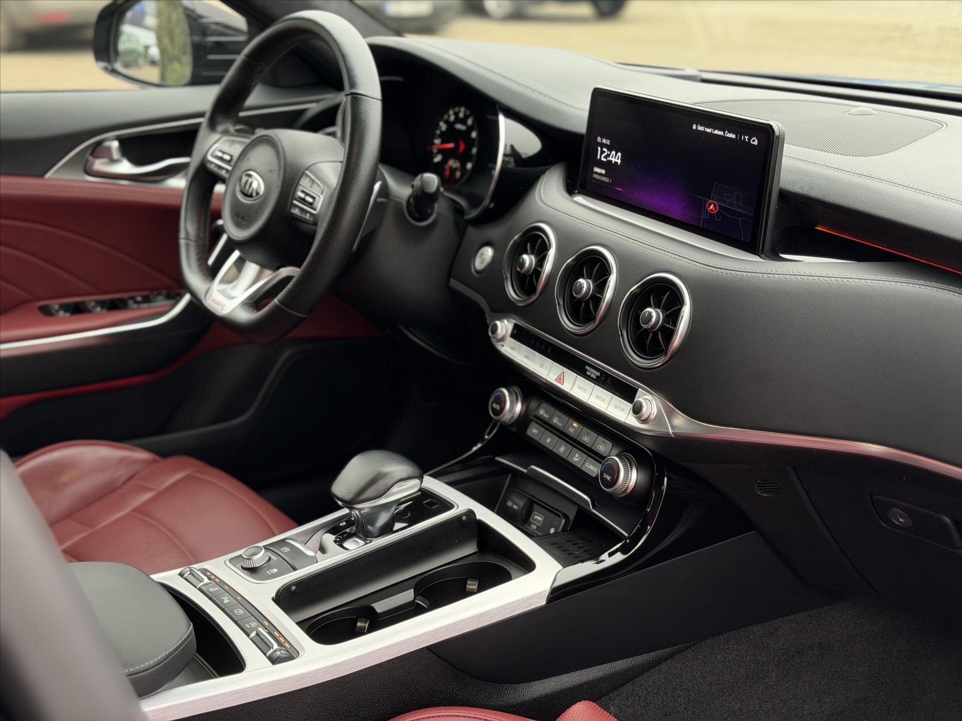 KIA Stinger Hatchback 3,3 l 269 kw