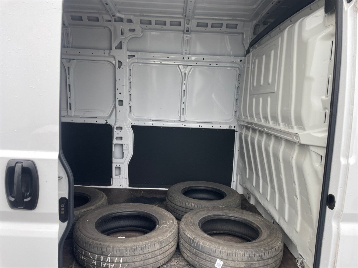 Opel Movano Skříň 2,2 l 121 kw