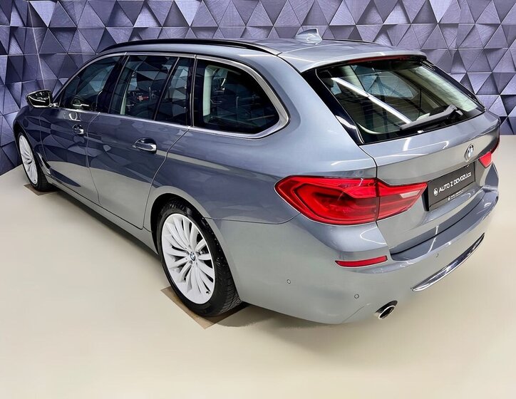 BMW Řada 5 Kombi 3,0 l 195 kw