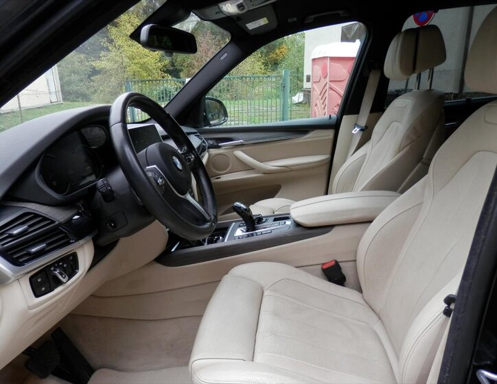 BMW X5 Kombi 3,0 l 190 kw