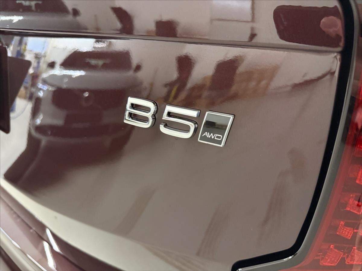 Volvo XC90 SUV / Terénní 2,0 l 184 kw