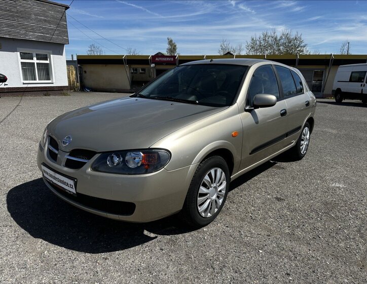 Nissan Almera Hatchback 1,5 l 72 kw