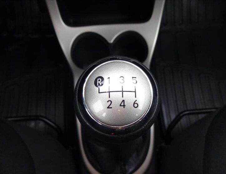 Toyota Urban Cruiser Hatchback 1,3 l 74 kw