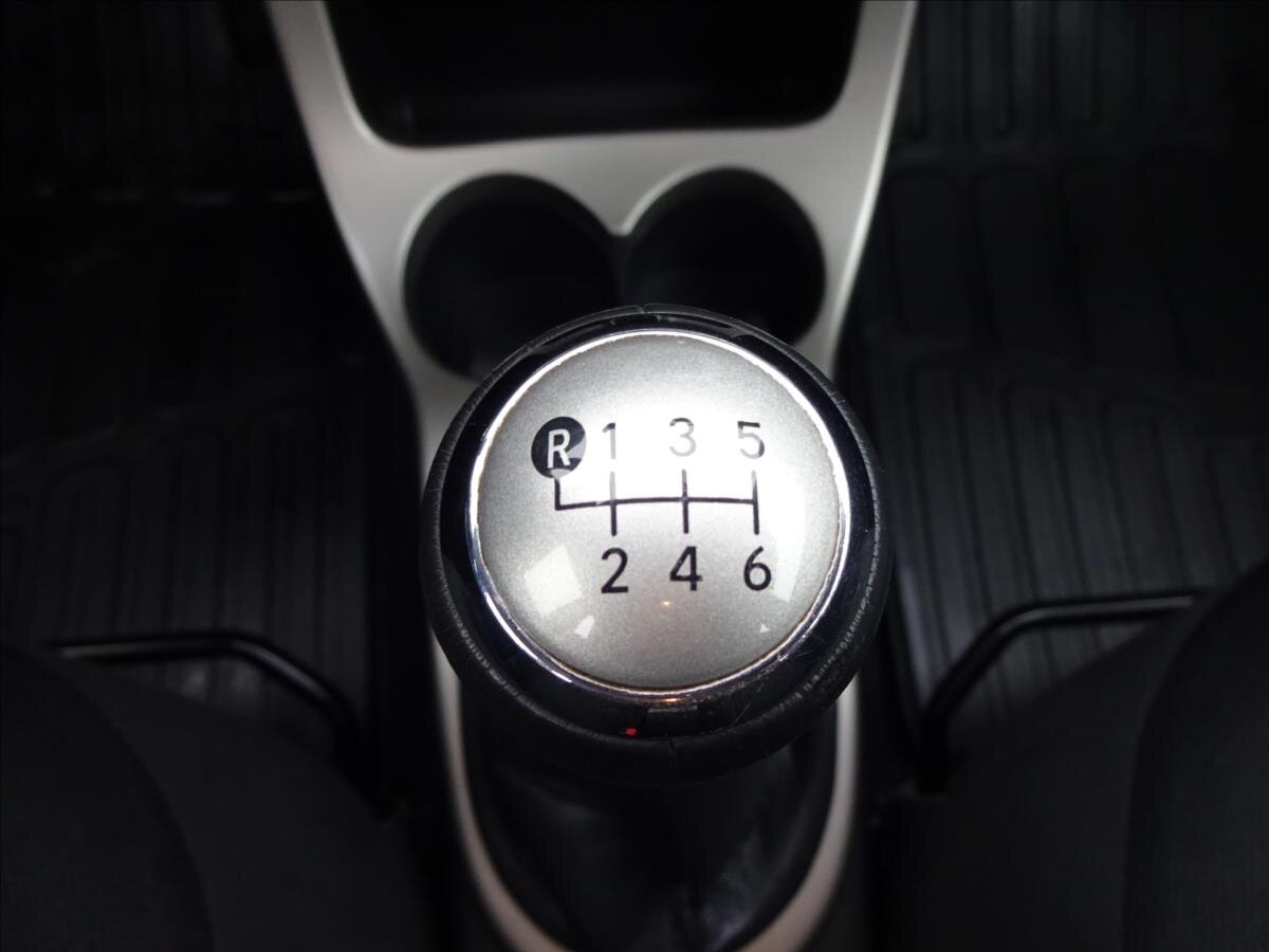 Toyota Urban Cruiser Hatchback 1,3 l 74 kw