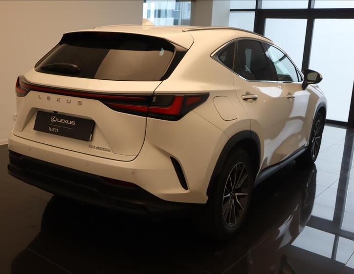 Lexus NX 450h+ 8