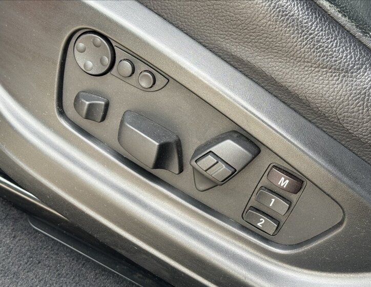 BMW X6 SUV / Terénní 3,0 l 180 kw