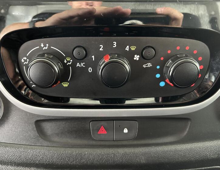 Renault Trafic 19