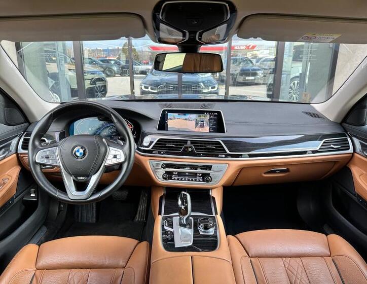 BMW Řada 7 8
