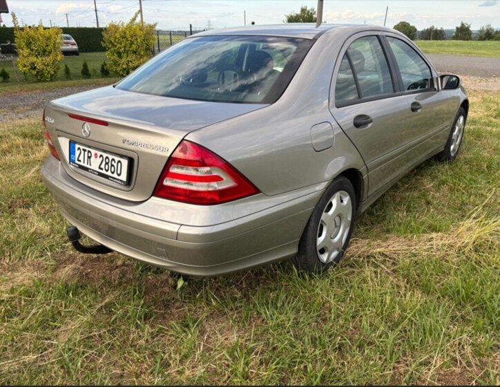 Mercedes-Benz Třídy C Sedan / Limuzína 1,8 l 105 kw
