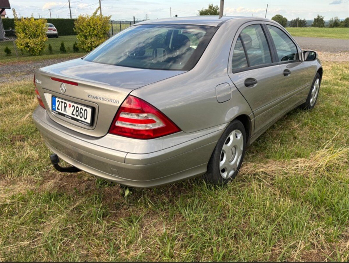 Mercedes-Benz Třídy C Sedan / Limuzína 1,8 l 105 kw