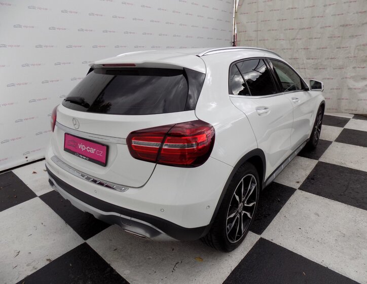 Mercedes-Benz GLA 7