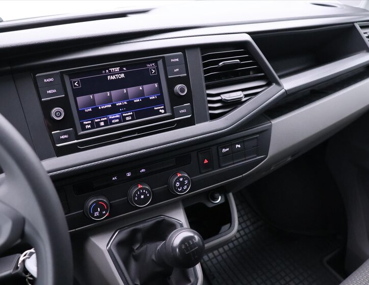 Volkswagen Transporter Kombi 2,0 l 81 kw