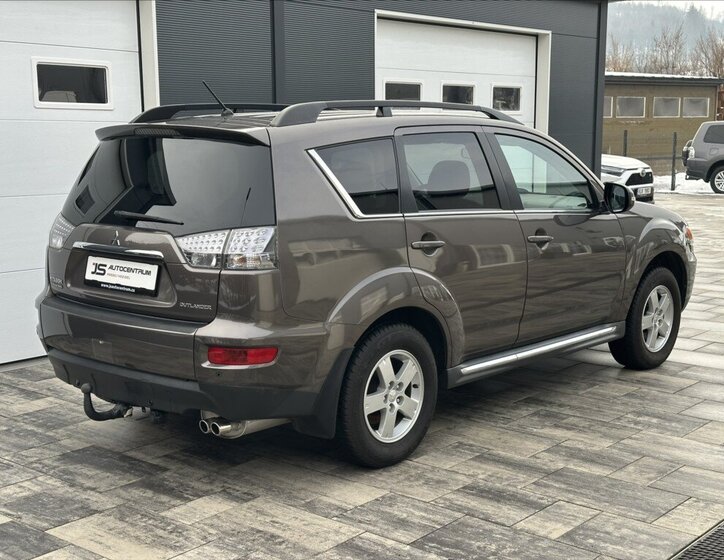 Mitsubishi Outlander SUV 2,3 l 130 kw