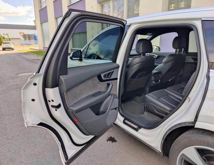 Audi Q7 16