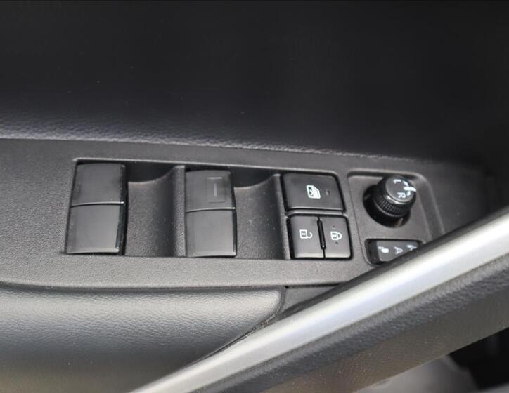 Toyota Corolla Cross 10