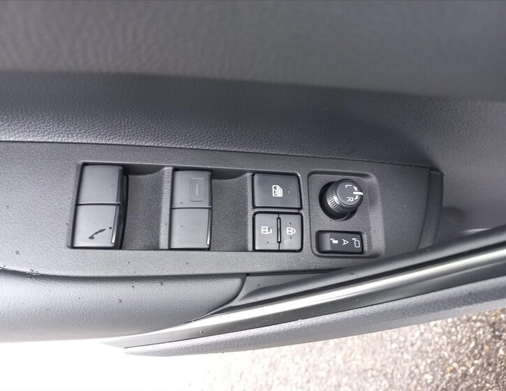 Toyota Corolla Cross CUV / Crossover 1,8 l 72 kw