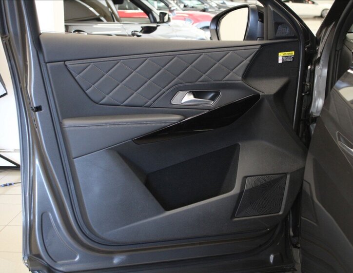DS Automobiles DS7 Crossback SUV / Terénní 1,6 l 221 kw