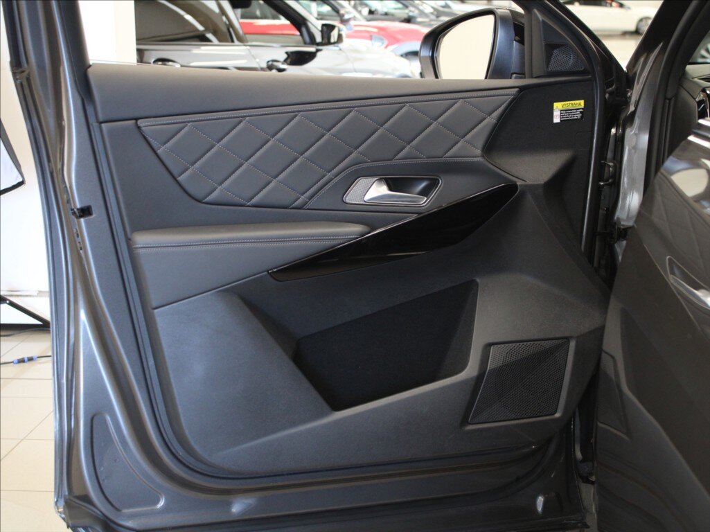 DS Automobiles DS7 Crossback SUV / Terénní 1,6 l 221 kw