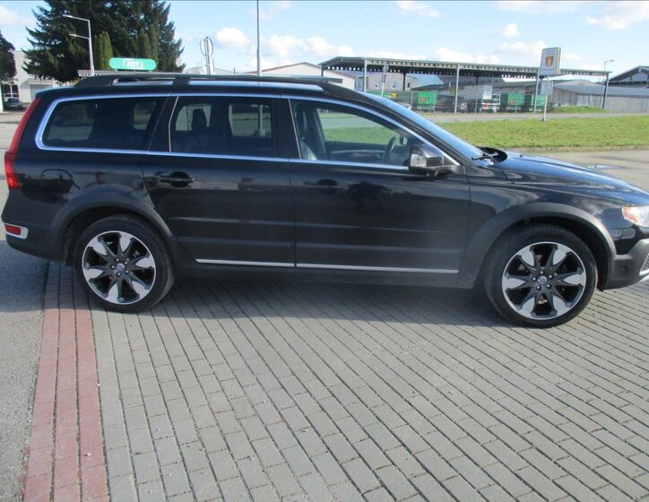 Volvo XC70 Kombi 2,4 l 151 kw