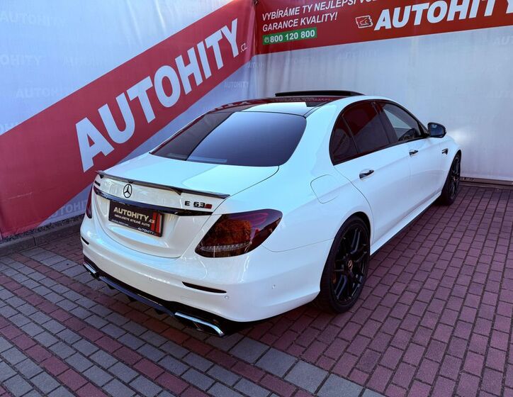 Mercedes-Benz Třídy E 8