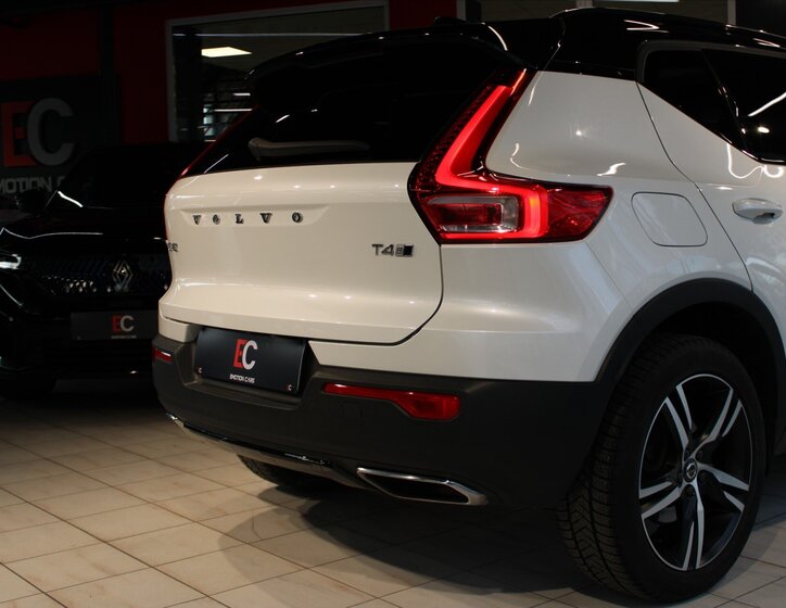 Volvo XC40 SUV / Terénní 2,0 l 140 kw