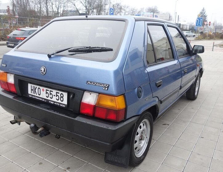 Škoda Favorit 9