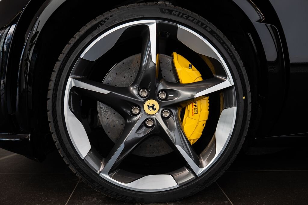 Ferrari Ostatní SUV 6,5 l 529 kw