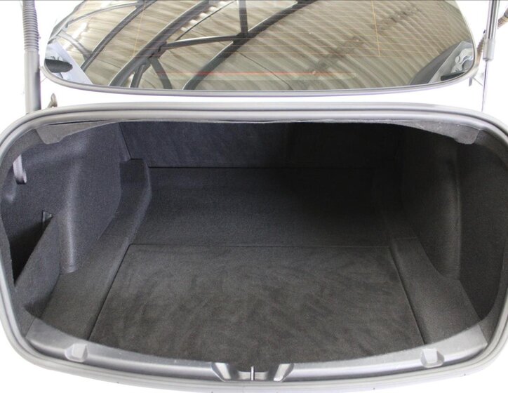 Tesla Model 3 Sedan / Limuzína 0,0 225 kw