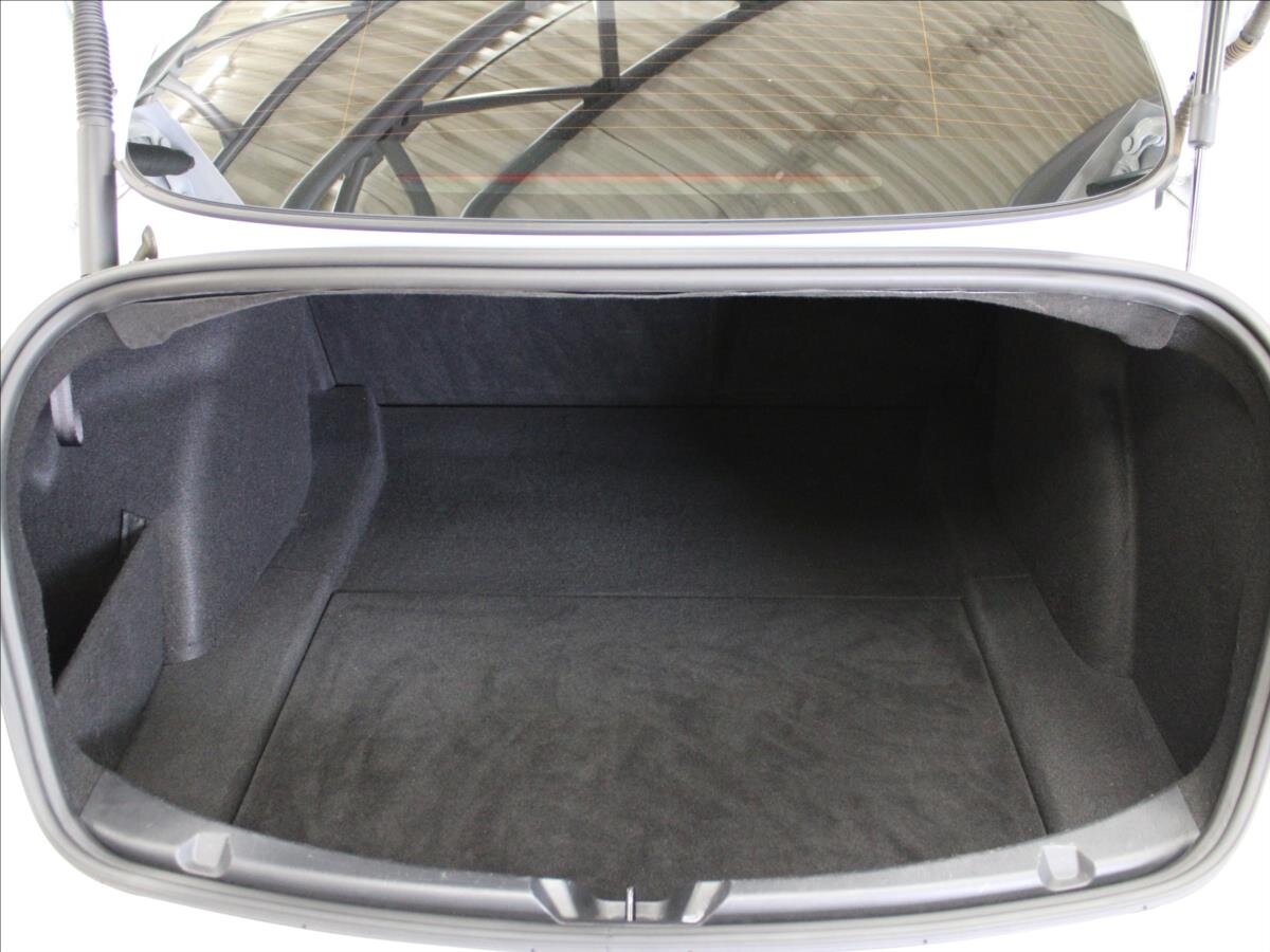 Tesla Model 3 Sedan / Limuzína 0,0 225 kw