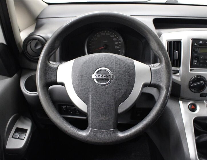 Nissan NV200 17