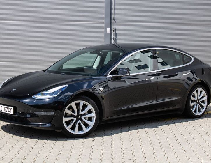 Tesla Model 3 1