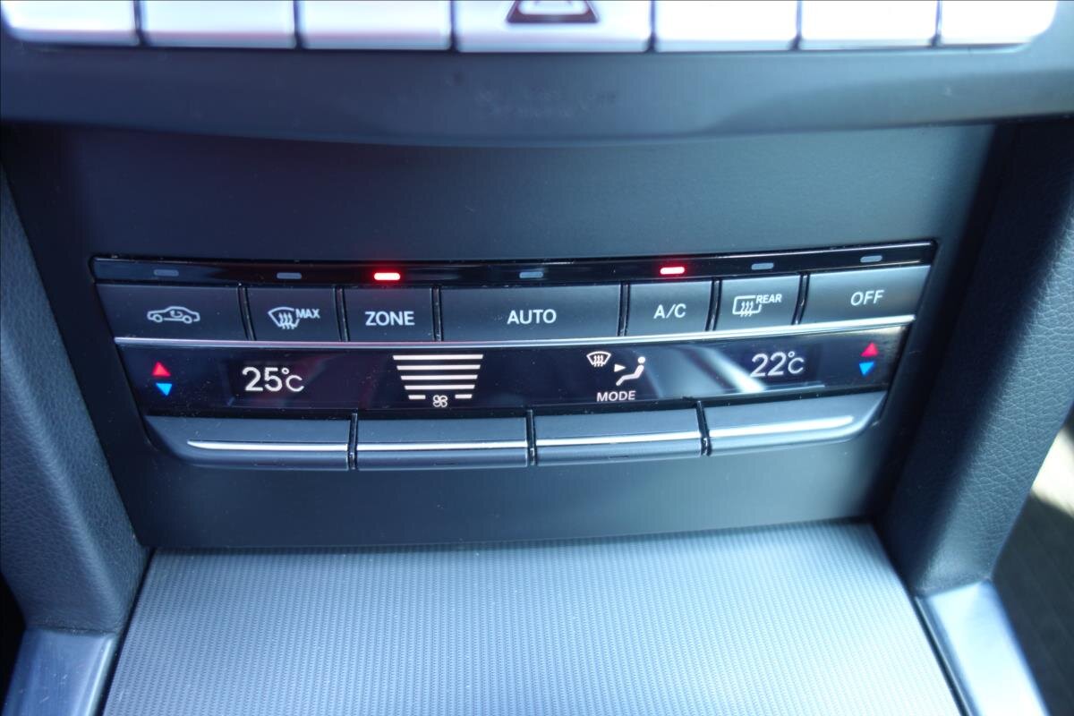 Mercedes-Benz Třídy E Sedan / Limuzína 2,1 l 125 kw
