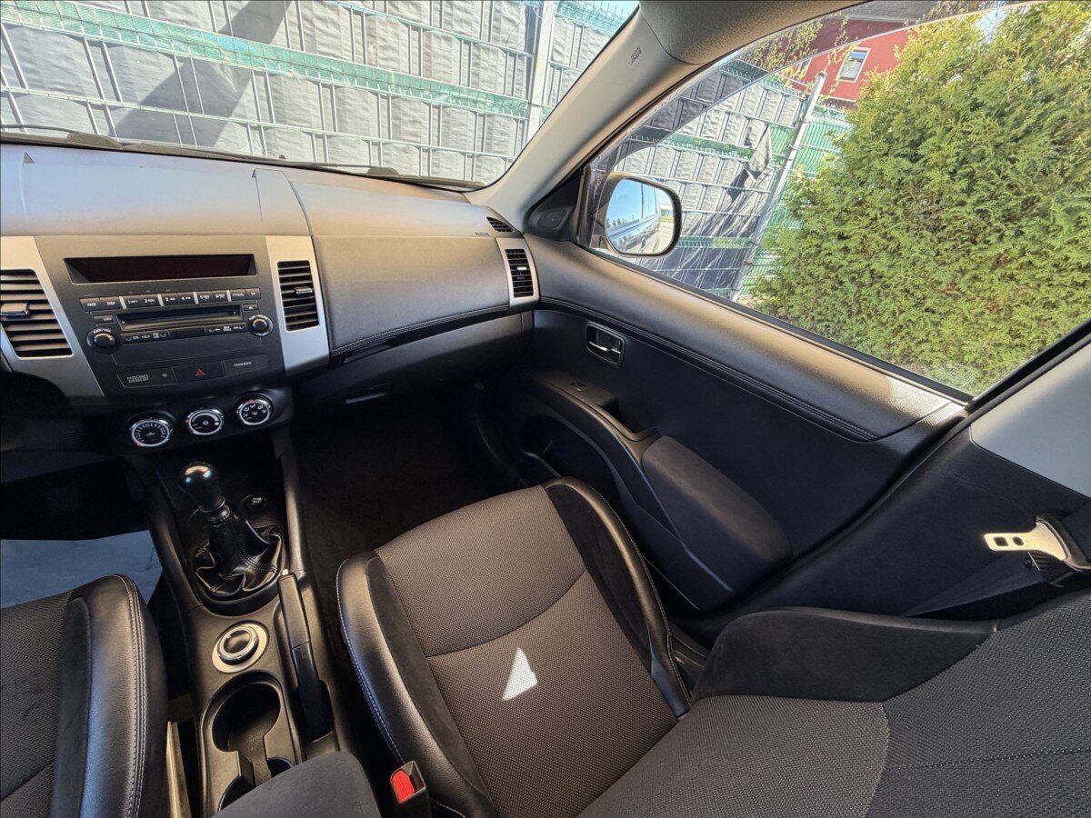 Citroën C-Crosser SUV / Terénní 2,2 l 115 kw