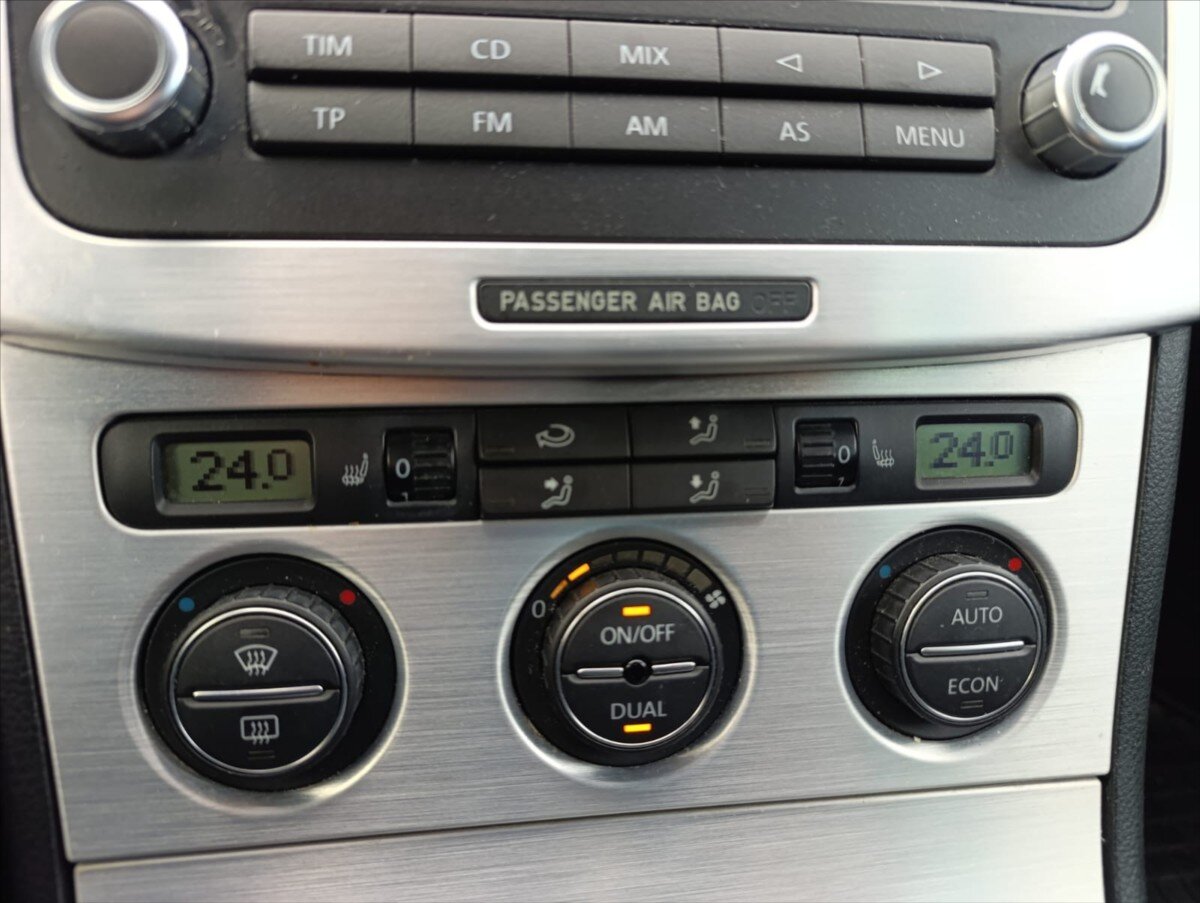 Volkswagen Passat Sedan / Limuzína 2,0 l 103 kw