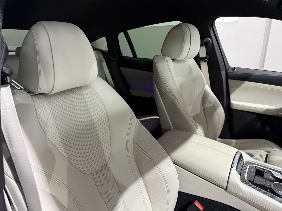 BMW X6 Sedan / Limuzína 3,0 l 250 kw