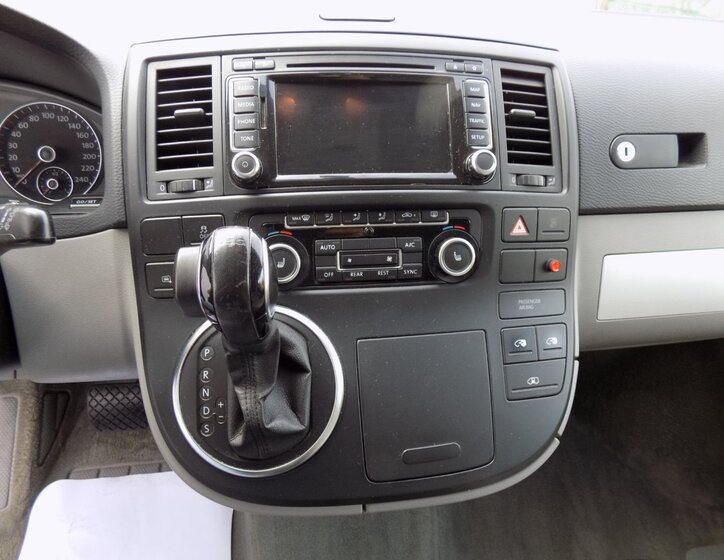 Volkswagen Multivan 31