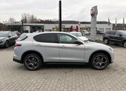Alfa Romeo Stelvio 8