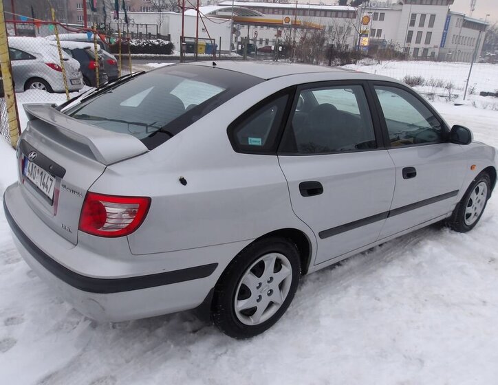 Hyundai Elantra Sedan 1,6 l 77 kw