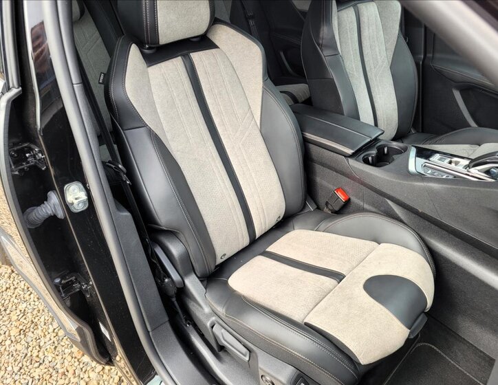 Peugeot 3008 SUV / Terénní 1,6 l 165 kw