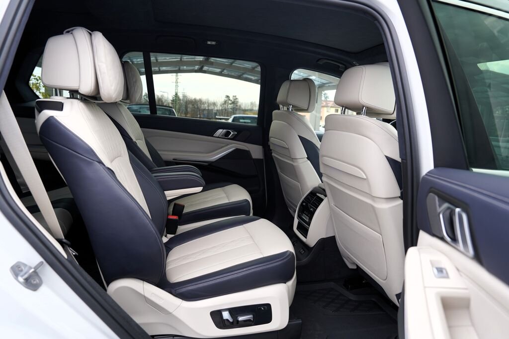 BMW X7 SUV / Terénní 3,0 l 250 kw