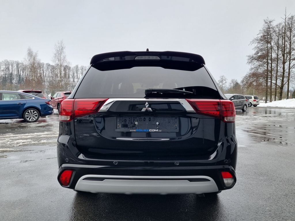 Mitsubishi Outlander SUV 2,4 l 165 kw