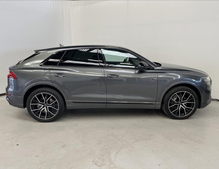 Audi Q8 3