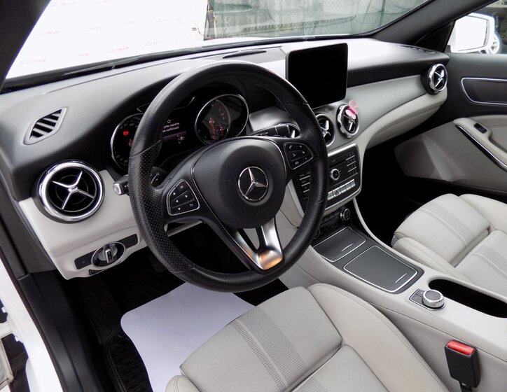 Mercedes-Benz GLA 13